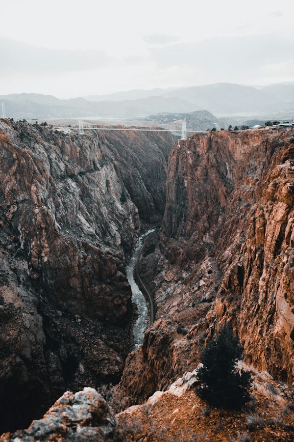 Quelle est la meilleure stratégie pour préserver les sources d'eau douce dans les montagnes ?