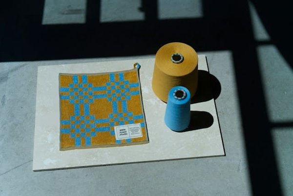 Quelles compétences développer pour être un spécialiste en fabrication de textiles durables ?